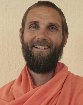 Swami Chidrupananda Giri