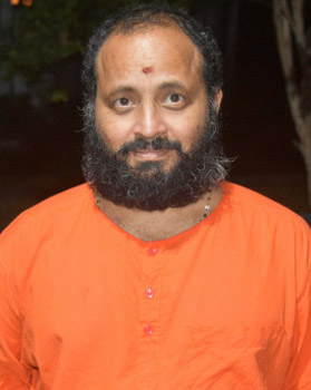 Swami Divyaswarupananda Giri